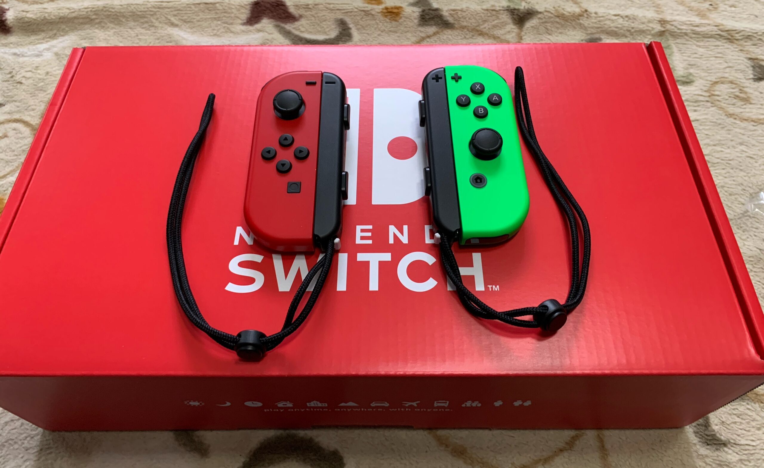 Nintendo Switch Customizeを購入したので、開封とレビューをします。